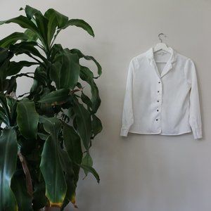 Retro white bottom down shirt with cute accents